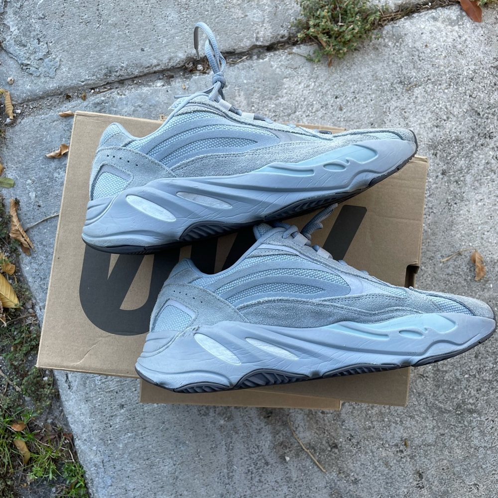 Hospital Blue Yeezy boost 700 V2